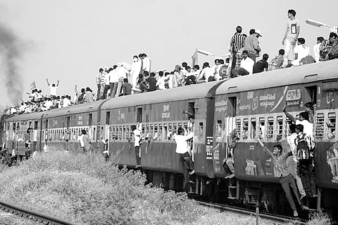 Devotees throng Tulajapur on Seege Hunnime Day