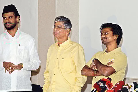 Team cleans ‘Thuppakki’ barrel, offers apology to buy peace