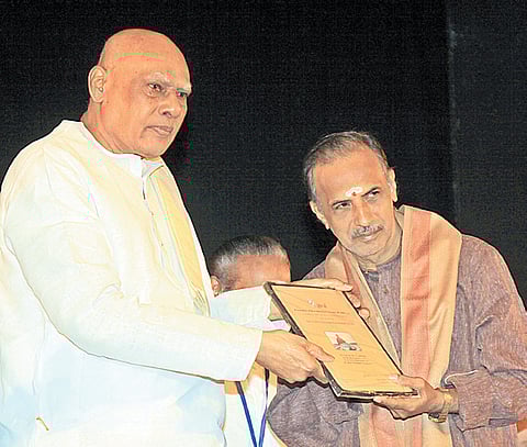 Governor lauds artiste's association