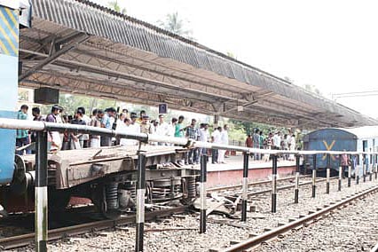 A bogie breaks off from Kayamkulam passenger