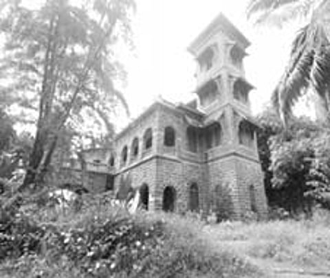 CPM, VS at odds on Kovalam palace issue