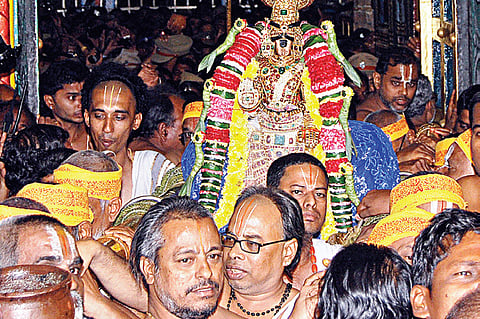 Thousands witness opening of Sorga Vasal