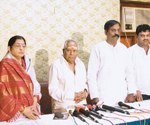 P Susheela, with MS Viswanathan and Vairamuthu/Pic: Rinku Gupta