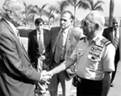 Air Chief Marshal FH Major shaking hands with former Governor of J&K Gen K.V. Krishna Rao at the National Seminar on Transformational Initiatives to a