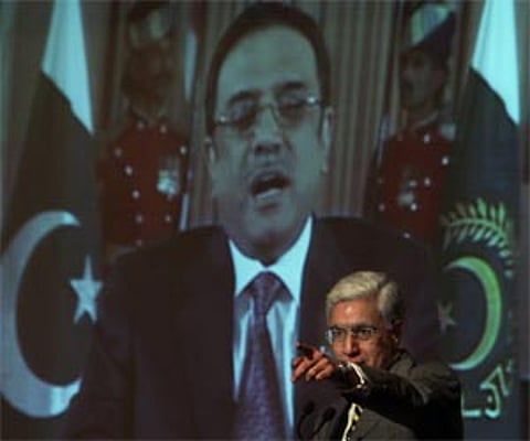 Karan Thapar asks a question to Pakistan President Asif Ali Zardari at the 'HT Leadership Summit' in New Delhi on Saturday. PTI