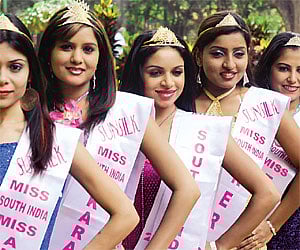 Miss Andhra Soumya Rao, First runner-up Jasmine Rao from Karnataka, Miss South India Deepika Kumar, Miss Kerala Akanksha and Miss Tamil Nadu Anusha.