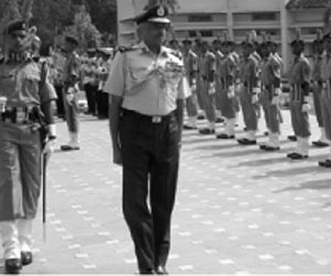 Air Marshal S. Radhakrishnan, AOC-in-C, Southern Air Command, reviewing the guard of honour at Sainik School Kazhakkoottam, on Tuesday.