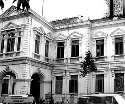 The Mayo Hall, built as a tribute to Lord Mayo in 1883, still houses many administrative departments