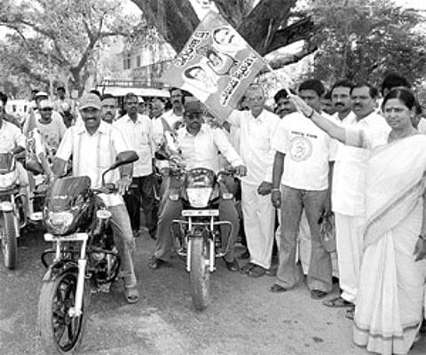 FLAGGING OFF: Minister for Medical Education and Health Insurance and Chandragiri Assembly constituency Congress candidate Galla Aruna Kumari flagging
