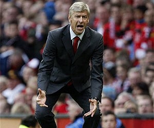 Arsenal's manager Arsene Wenger gestures during his team's 2-1 loss against Manchester United in their English Premier League soccer match. (Photo:AP)