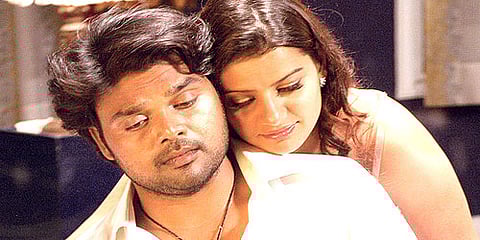 The movie 'Sinthanai Sei' begins with a promise but fails to maintain the momentum in the second half. (ENS)