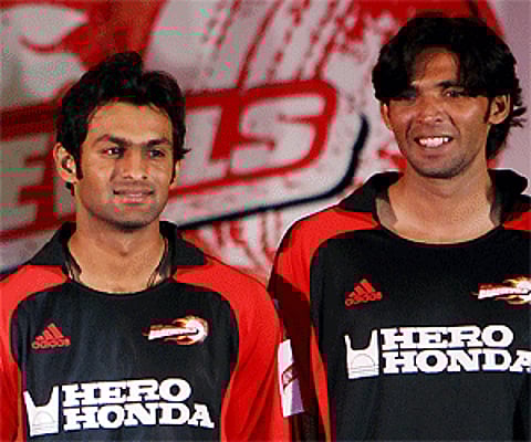 Pakistani cricketers and Delhi Daredevils players Shoaib Malik (L) and Mohammad Asif (R). (File Photo: PTI)