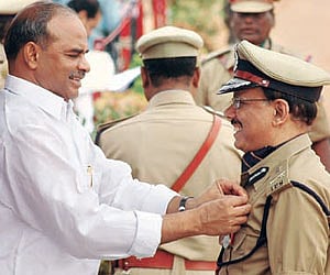 3 senior officers receive President’s Medal