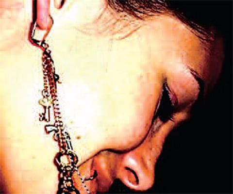 ‘Heavy earrings can damage ears’