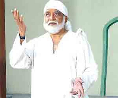 BV Reddy striking a pose on the sets of the film ‘Jagadguru Sri Shirdi Saibaba’