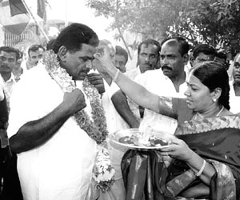 Anitha Radhakrishnan being greeted by his wife Jayakanti.