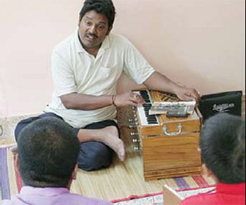 Ustad Faiyaz Ahmed Khan with students.