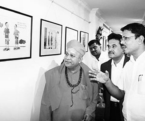 Dr Shivamurthy Swamiji, Sri Taralabalu Jagadguru Brihanmath, listens to Chitradurga MP Janardhana Swamy at the latter’s exhibition in Bangalore on Sat