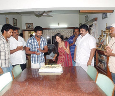 Vedhika celebrates birthday on sets