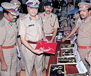 DGP K P Jain (second from left) and police commissioner K Radhakrishnan (left) with the recovered jewellery, in the city on Tuesday.