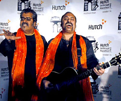 Hariharan and Lesle Lewis perform the Delhi half Marathon Anthem in New Delhi. (PTI / File photo)