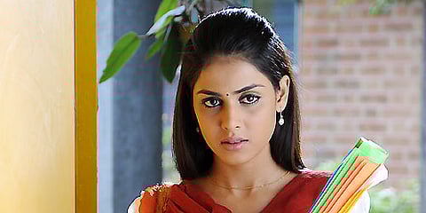 Genelia gave Director Ken Ghosh a big hug as a Christmas gift. Sampurn Pics