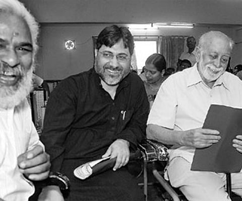 Balladeer Gadar, CRPP vice-president SAR Gilani, human rights activist and eminent lawyer K G Kannabiran and CRPP secretary Amit Bhattacharaya sharing