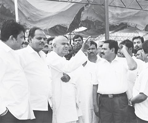 BEGINNING OF A NEW ERA? JD(S) supremo H D Deve Gowda inspecting the arrangements for the Third Front convention at Dobbspet in Bangalore Rural distric