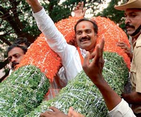 Mohan steals super cop’s show