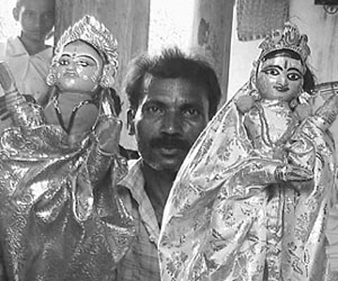 Puppet shows: Dancing dolls on the wane