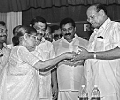 Express JSS leader K.R. Gowri giving RSP(B) leader A.V. Thamarakshan the membership of the JSS at the meeting organised for the merger of RSP(B) with