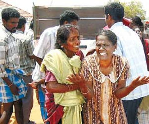 Members of a Sri Lankan Tamil family wail following the death of their relatives in the shelling in the LTTE controlled war zone in Mullivaaykaal on T