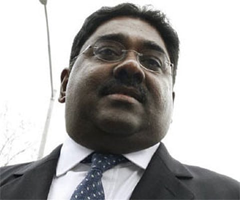 Galleon hedge fund partner Raj Rajaratnam arrives at Manhattan Federal Court for a bail hearing, November 5, 2009. Reuters