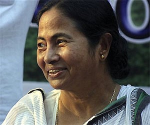 Mamata seeks CBI probe into job scam