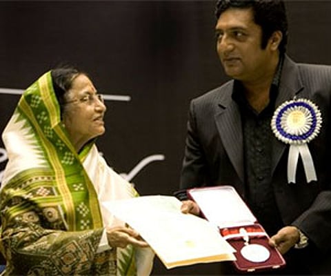 President Pratibha Patil, confers the best actor award on Prakash Raj for his role in 'Kanchivaram' at the 55th National Film Awards in Delhi. (AP)