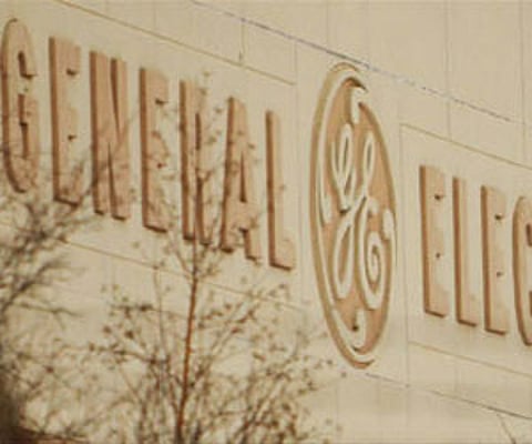 General Electric Co. logo on a closed General Electric Co. facility in Lynn, Massachusetts March 6, 2009. (Reuters)