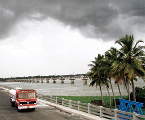 The new bridge built parallel to the Kumbalam-Aroor Bridge across the Vembanad Lake on the NH 47 was opened to the public without any fanfare. ENS