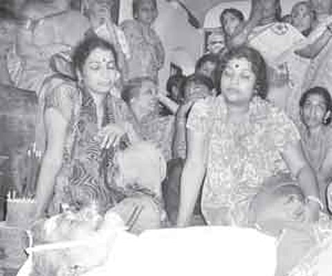 The family members of kathakali artiste Kottakkal Sivaraman beside his body at their residence at Karalmanna, near Cherpulassery, on Tuesday.
