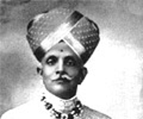 The royal Mysore Peta worn by Maharaja Nalvadi Krishna Raja Wadiyar (Wikimedia Commons)