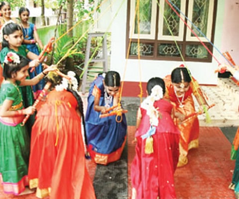 A group of girls performing ‘pinnal kolattam’