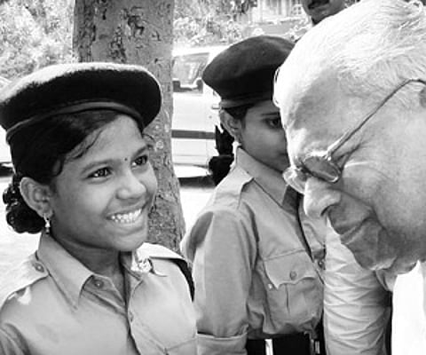 Young at heart: Chief Minister V S Achuthanandan interacting with an SPC at the state-level inauguration of Student Police Cadet project in Kozhikode.