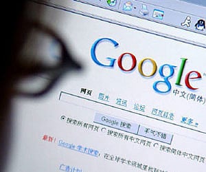 A Chinese Internet user browses for information on the popular search engine Google in Beijing. (File photo: Reuters)