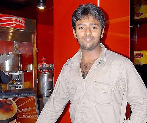 Siddhu Plus 2 is about a plus two student who fails to clear his exams. Sampurn Pics