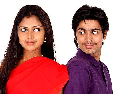 A still from 'Sindhu Samaveli', starring Harish and Anaka in the lead roles (Pic: Sampurn Pix).