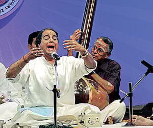 T N Sesagopalan (second from left) performs at the Narada Gana Sabha on the fifth and final day of the Global GNB Birth Centenary celebrations in the