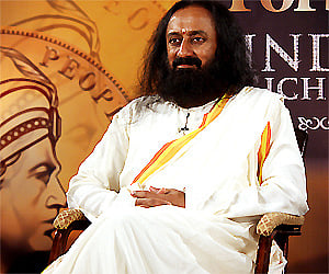 Gunman fires at Sri Sri Ravi Shankar's convoy