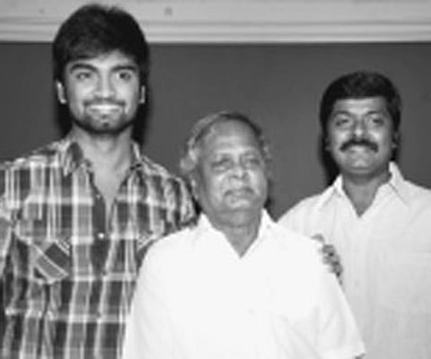Murali, his son Atharva and father Siddalingaiah.