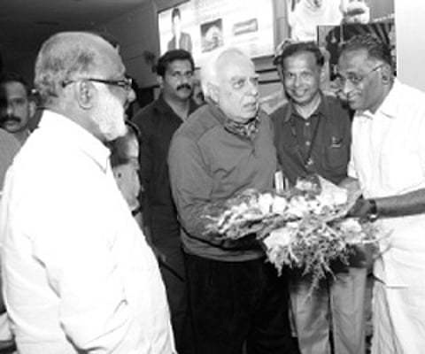 Aligarh Muslim University Old Students’ Association office-bearers presenting a bouquet to Union HRD Minister Kapil Sibal at the Kochi airport before