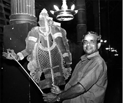 KK Ramachandra Pulavar with a puppet|BP Deepu.