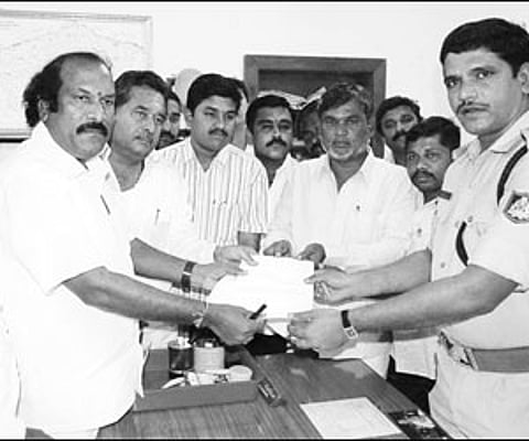 District BJP president Ashok Gasti lodging a complaint with DySP Shridhar along with other BJP leaders in Raichur on Sunday. ENS